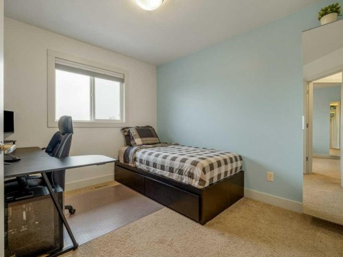 406 Twinriver Road West, Lethbridge, AB - Indoor Photo Showing Bedroom