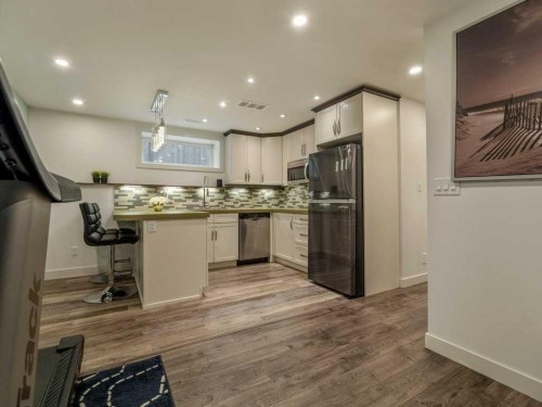 406 Twinriver Road West, Lethbridge, AB - Indoor Photo Showing Kitchen With Upgraded Kitchen