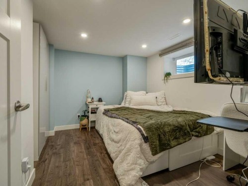 406 Twinriver Road West, Lethbridge, AB - Indoor Photo Showing Bedroom