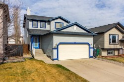 132 Jessie Robinson Close NORTHLethbridge, AB T1H 3Y8