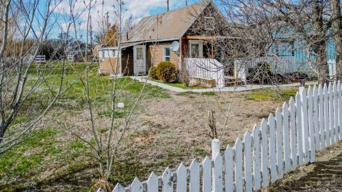 102 County Road, Warner, AB - Outdoor