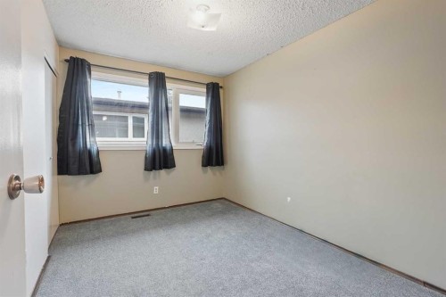 4815 59 Avenue, Taber, AB - Indoor Photo Showing Other Room