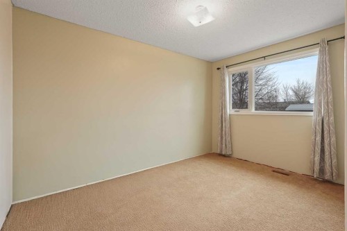 4815 59 Avenue, Taber, AB - Indoor Photo Showing Other Room