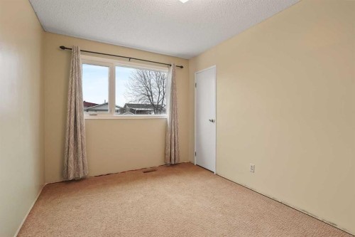 4815 59 Avenue, Taber, AB - Indoor Photo Showing Other Room