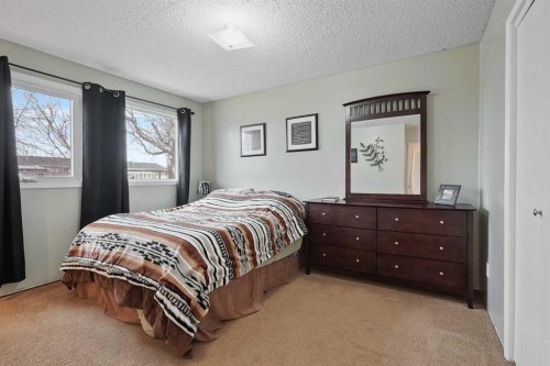 4815 59 Avenue, Taber, AB - Indoor Photo Showing Bedroom