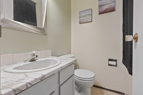 4815 59 Avenue, Taber, AB - Indoor Photo Showing Bathroom