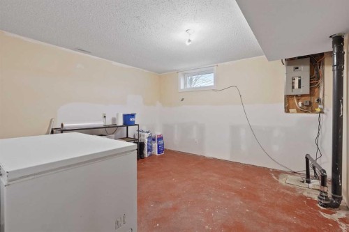 4815 59 Avenue, Taber, AB - Indoor Photo Showing Laundry Room