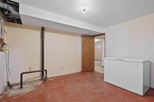 4815 59 Avenue, Taber, AB - Indoor Photo Showing Other Room