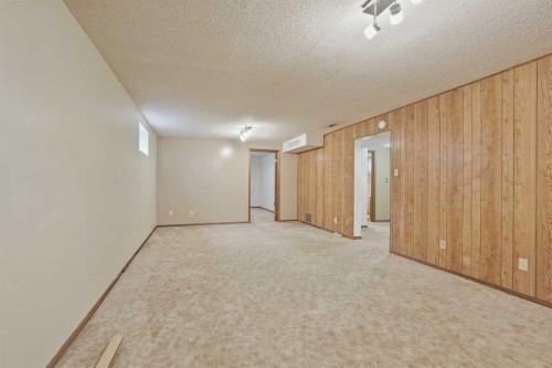 4815 59 Avenue, Taber, AB - Indoor Photo Showing Other Room