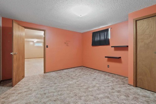 4815 59 Avenue, Taber, AB - Indoor Photo Showing Other Room