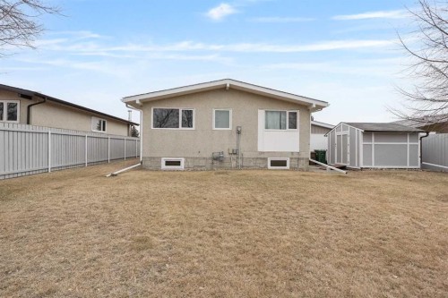 4815 59 Avenue, Taber, AB - Outdoor