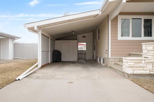 4815 59 Avenue, Taber, AB - Outdoor With Exterior
