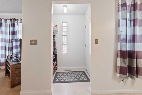 4815 59 Avenue, Taber, AB - Indoor Photo Showing Bathroom