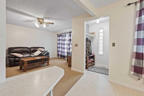 4815 59 Avenue, Taber, AB - Indoor