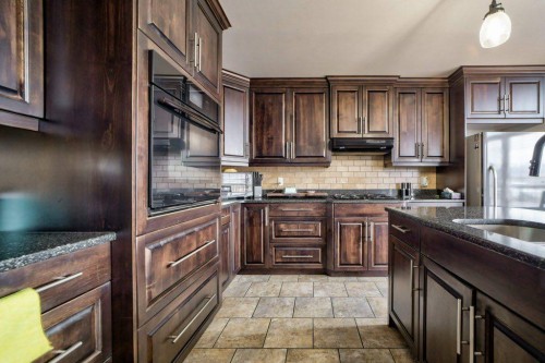 2222 Twp Rd 7-5, Lundbreck, AB - Indoor Photo Showing Kitchen