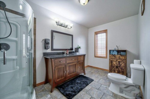 2222 Twp Rd 7-5, Lundbreck, AB - Indoor Photo Showing Bathroom