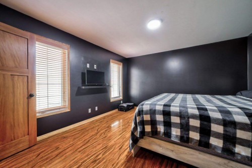 2222 Twp Rd 7-5, Lundbreck, AB - Indoor Photo Showing Bedroom