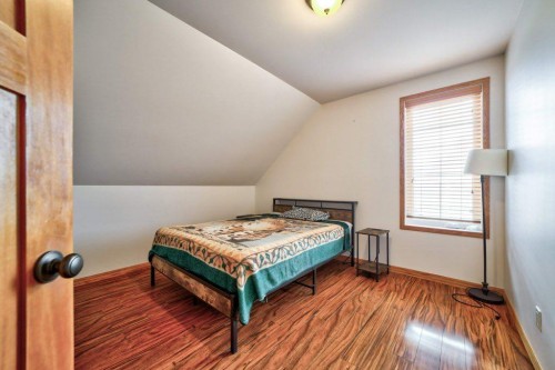 2222 Twp Rd 7-5, Lundbreck, AB - Indoor Photo Showing Bedroom