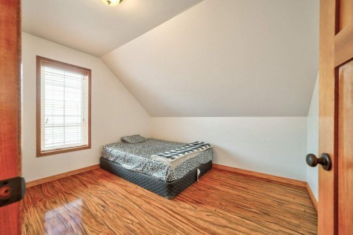 2222 Twp Rd 7-5, Lundbreck, AB - Indoor Photo Showing Bedroom