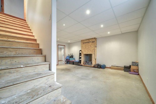 2222 Twp Rd 7-5, Lundbreck, AB - Indoor