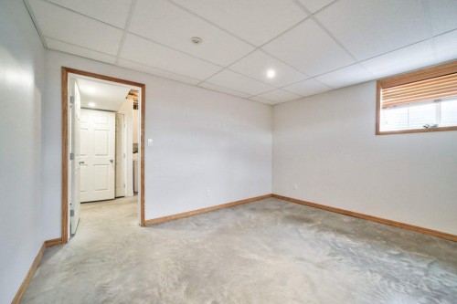 2222 Twp Rd 7-5, Lundbreck, AB - Indoor Photo Showing Other Room