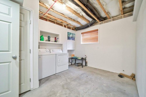 2222 Twp Rd 7-5, Lundbreck, AB - Indoor Photo Showing Laundry Room