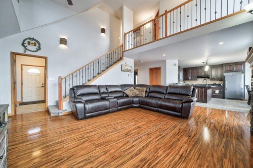 2222 Twp Rd 7-5, Lundbreck, AB - Indoor Photo Showing Living Room