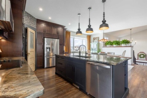 648 Sixmile Crescent South, Lethbridge, AB - Indoor Photo Showing Kitchen With Upgraded Kitchen