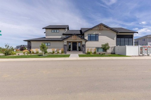 648 Sixmile Crescent SOUTH Lethbridge, AB T1K 8G4