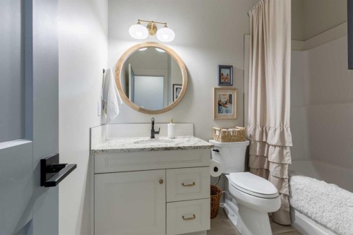648 Sixmile Crescent South, Lethbridge, AB - Indoor Photo Showing Bathroom