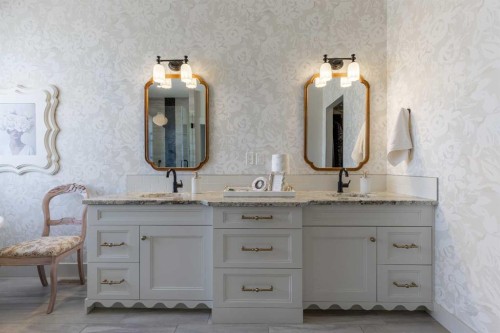 648 Sixmile Crescent South, Lethbridge, AB - Indoor Photo Showing Bathroom