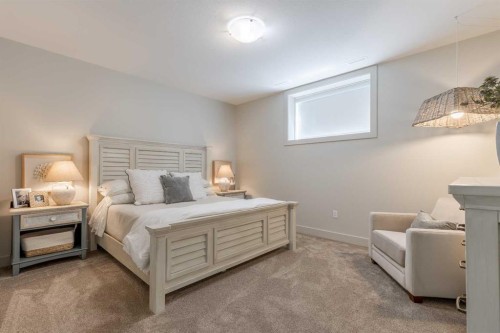 648 Sixmile Crescent South, Lethbridge, AB - Indoor Photo Showing Bedroom