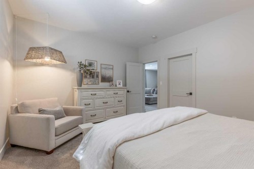 648 Sixmile Crescent South, Lethbridge, AB - Indoor Photo Showing Bedroom