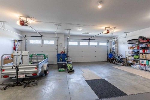 648 Sixmile Crescent South, Lethbridge, AB - Indoor Photo Showing Garage