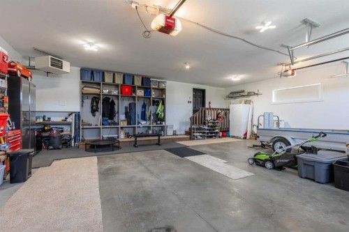 648 Sixmile Crescent South, Lethbridge, AB - Indoor Photo Showing Garage