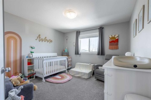 933 Pacific Way West, Lethbridge, AB - Indoor Photo Showing Bedroom