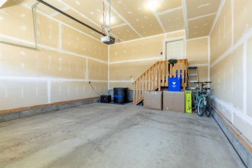 933 Pacific Way West, Lethbridge, AB - Indoor Photo Showing Garage