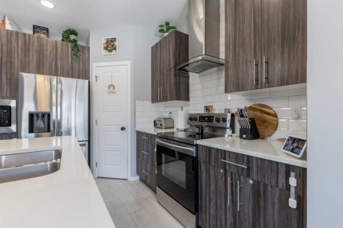 933 Pacific Way West, Lethbridge, AB - Indoor Photo Showing Kitchen With Double Sink