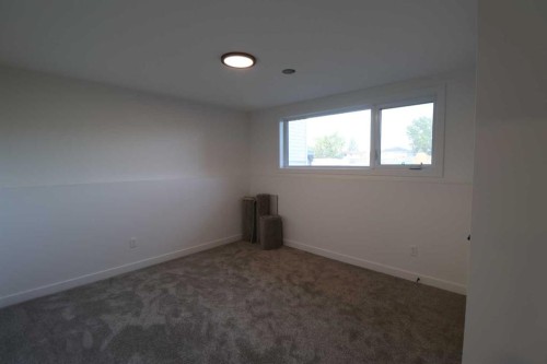 531 4 St, Vauxhall, AB - Indoor Photo Showing Other Room