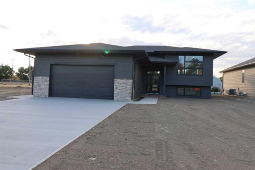 531 4 St, Vauxhall, AB - Outdoor