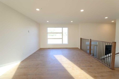 531 4 St, Vauxhall, AB - Indoor Photo Showing Other Room