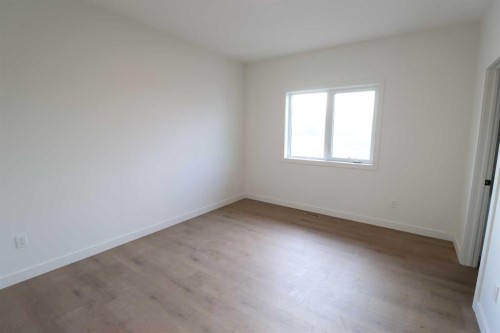 531 4 St, Vauxhall, AB - Indoor Photo Showing Other Room