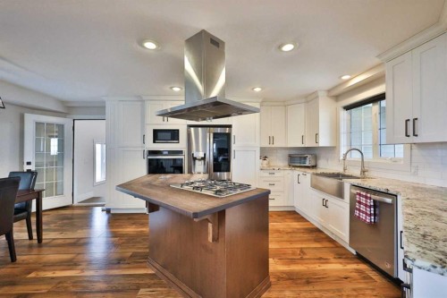 609 7 Avenue, Stirling, AB - Indoor Photo Showing Kitchen With Upgraded Kitchen