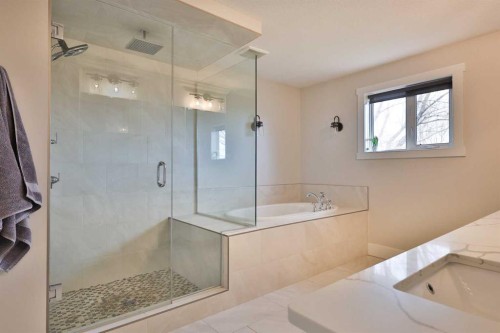 609 7 Avenue, Stirling, AB - Indoor Photo Showing Bathroom