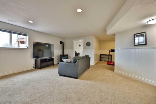 609 7 Avenue, Stirling, AB - Indoor