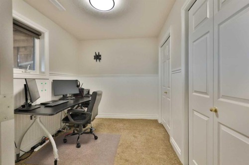 609 7 Avenue, Stirling, AB - Indoor Photo Showing Office