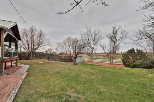 609 7 Avenue, Stirling, AB - Outdoor