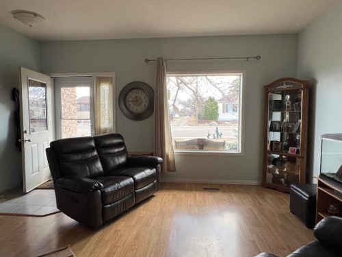 2134 21 Avenue, Coaldale, AB - Indoor Photo Showing Living Room