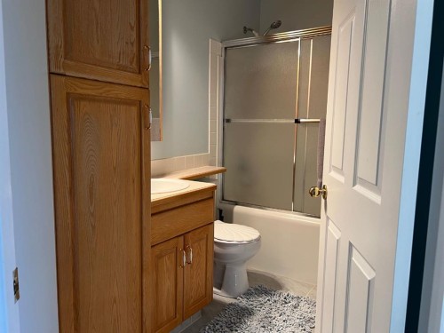 2134 21 Avenue, Coaldale, AB - Indoor Photo Showing Bathroom
