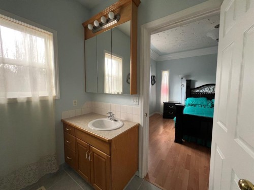 2134 21 Avenue, Coaldale, AB - Indoor Photo Showing Other Room